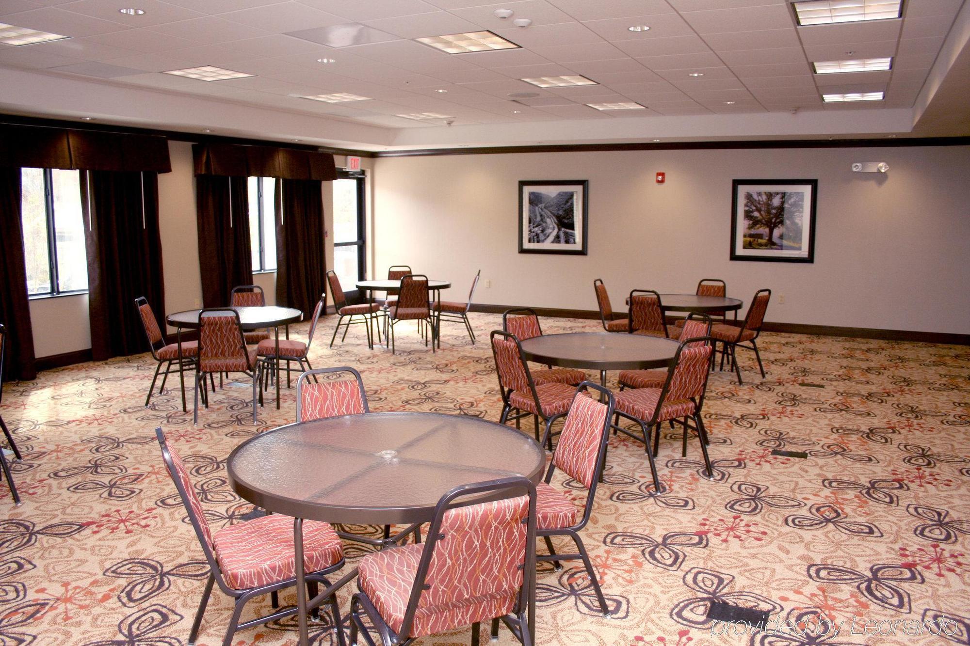 Holiday Inn Express & Suites Cumberland - La Vale By Ihg Exteriör bild